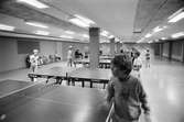 Bordtennis i Almåsskolans sporthall i Lindome, år 1984.

För mer information om bilden se under tilläggsinformation.