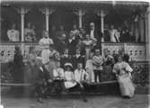 Gruppfoto taget vid bjudning på Kasen herrgård, Uddevalla, år 1894