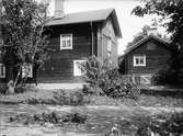 Helgdagsstuga - nu på friluftsmuseet Disagården - på ursprunglig plats i Gränby, Björklinge socken, Uppland