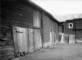 Stall och drängkammare - nu på friluftsmuseet Disagården - på ursprunglig plats i Gränby, Björklinge socken, Uppland