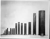 Olika stadier i tillverkning av patronhylsor.