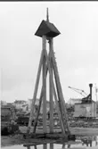 Gamla klockstapeln vid port nr 17, revs i oktober 1945.