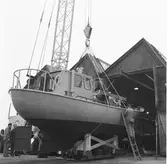 Lotsbåt i lyftkranen