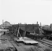 Pråm under byggnad på slipen