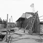 Bilfärja under byggnad