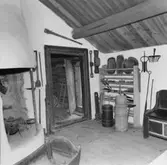 Hembygdsgård. Holm.  Interiör. Spis, köksredskap.