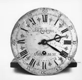 Urverk. Tillverkare: Joh. Calenius. Anno no. 39.    Holm