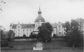 Kobergs slott. Exteriör. Del av park.  Lagmansered