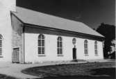 Exteriör. Del av kyrkogård.  Lena kyrka