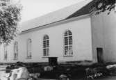 Exteriör. Del av kyrkogård.  Lena kyrka