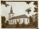 Kyrkan och del av kyrkogård.  Långared kyrka