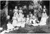 Anders Johanssons fotosamling nummer 547:Skolklass flickor textilslöjd.  Främmestad