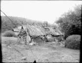 Vall-Andreasa ryggåsstuga vid Haraberget. Revs mellan åren 1910-1920.  Herrljunga