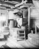 Knusten, Karl Johansson, i sin kvarn     Hudene