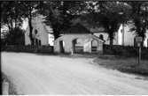 Sätila, kyrkogårdsporten. Juni 1934.