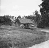 Frändefors. Gammal stuga i Södra Timmerviken. Annandag Pingst 1943.