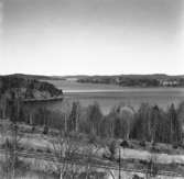 Dalsland. Utsikt över Laxsjön mot Baldersnäs från landsvägen Billingsfors - Dals Långed. 12 April 1945.