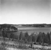 Dalsland. Utsikt över Laxsjön mot Baldersnäs från landsvägen Billingsfors - Dals Långed. 12 April 1945.