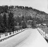 Halleberg. Häckle ättestupa, 29 Maj 1946.