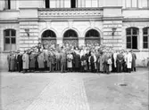Samling Vänersborgare vid läroverket 15/7-1944.