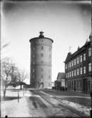 Vattentornet i Vänersborg, byggt 1882 och tillbyggt 1911.
Foto fr. ca 1917.