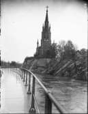 Trollhättans kyrka, bekostad av Trollhätte kanalbolag och invigd 1862.