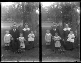 Olof Jonssons text: Johan Anderssons familj i Garnviken, 5 juni 1921 Johan Åke Andersson, Vassända-Naglum 1917-05-09, Anders Johan Ferdinand Andersson, Forshälla 1885-07-07, Elin Karolina, Vassända-Naglum 1918-11-17, Maria Elisabet Andersdotter, Forshälla 1898-03-31, Gunnar Erik Andersson, Vassenda-Naglum 1920-07-05