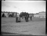 Olof Jonssons text: Från utställningen i Vänersborg, 7 sept. 1913 På bilden torget i Vänersborg