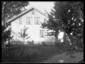 Bostadshus på Övre Bräcke ca 1910.

Familjen Carl Magnussons bostadshus i Övre Bräcke (huset brann ner cirka 1911)