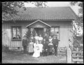 Handelsman Alfred Andersson med familj. Handelsboden på Kollerö.