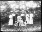 Hos Riksdagsman Andersson i Intagan - troligen frun i mitten hon lär ha blivit 100 år.