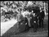 Olof Gustaf Oskar Johansson med familj ca 1912.

Olof Gustaf Oskar Johansson Gärdhem 1837-04-18 med hustru Paulina Johannesdotter Hjärtum 1848-07-20. Paret hade 4 barn: Albert Julius Hjärtum 1881-08-14, Johan Fredrik Hjärtum 1887-03-13, Hulda Maria Hjärtum 1877-01-04 och Ida Christina Hjärtum 1879-06-15.