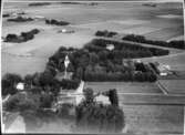 Grinstad samhälle med kyrkan