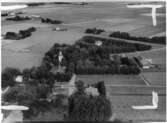 Grinstad samhälle med kyrkan