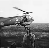 Helikopter vid U-båten Makrillen.