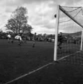 Match mellan HIF och Kinna på Vapenvallen i Huskvarna den 21 oktober 1956.