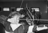 Bågskytte för barn under februarilovet i Mölndal, år 1985.

För mer information om bilden se under tilläggsinformation.