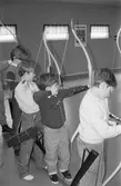 Bågskytte för barn under februarilovet i Mölndal, år 1985.

För mer information om bilden se under tilläggsinformation.