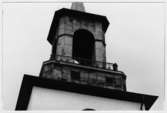 Skölvene kyrka. Tornspira: Kopparinklädd med rostande smide. Skölvene sn 1988-05-03