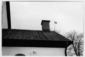 Skölvene kyrka  yttertak av tegel. Skölvene sn. 1988-05-03