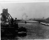 Arbete med muddring för nya kanalen genom Lilla Vassbotten   åren 1910-1916  Vänersborg