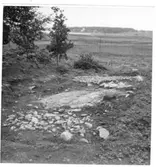 Utgrävning. Rester efter gator norr om brunnarna  Brätte  Vassända-Naglum