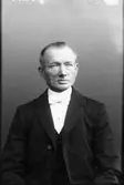 O.  Helgesson  Vänersborg