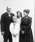 Carl Persson m familj,  Trävaruhandl.  Vänersborg