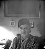 Porträtt av Erik Martin Landberg med fez på huvudet.