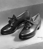 Sport- och promenadskor. Modellen som är enkel och klassisk är särdeles bekväm utan sömmar. Mellansula med s.k. stormrand.