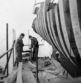 Byte av bordläggning på styrbordssidan.