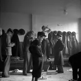 I omklädningsrummet vid en idrottsanläggning i Jönköping.