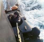På väg mot Karlskrona 1967 ubåten Makrillen 1968, 1.O Lt Ossian Sönnergren på bryggan