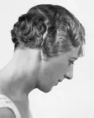 Fröken Charlotta von Essen i lagt hår, hygieniska avdelningen på Nordiska Kompaniet.